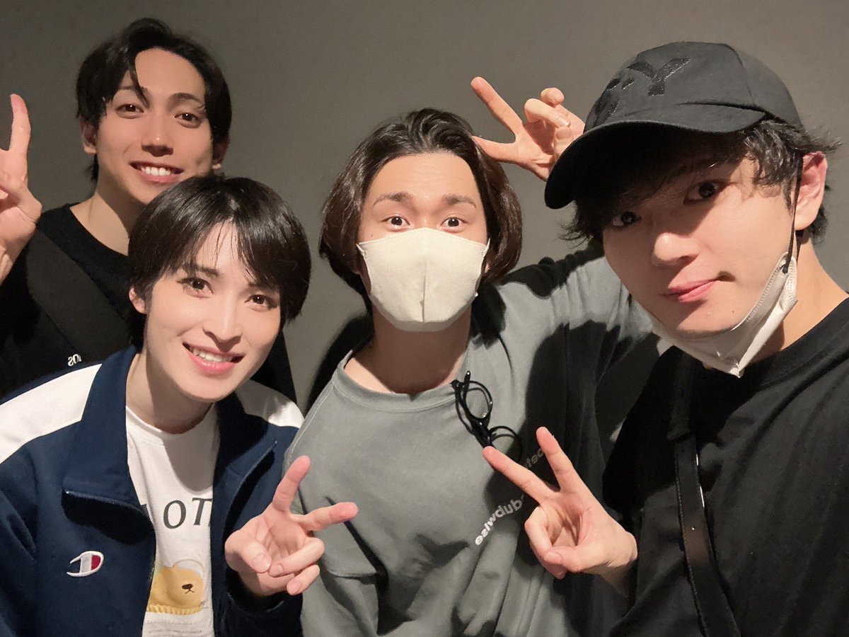 katodaigo0919's tweet photo. ミュージカル『刀剣乱舞』 
和泉守兼定 堀川国広 山姥切国広 参騎出陣 ～八百八町膝栗毛～

東京初日ありがとうございました！

まんばちゃん祭り！

そして、心くんがきてくださいました🥰
ありがとうございます！！！！！

#刀ミュ
#山姥切国広 https://t.co/kp8GoSjAeA