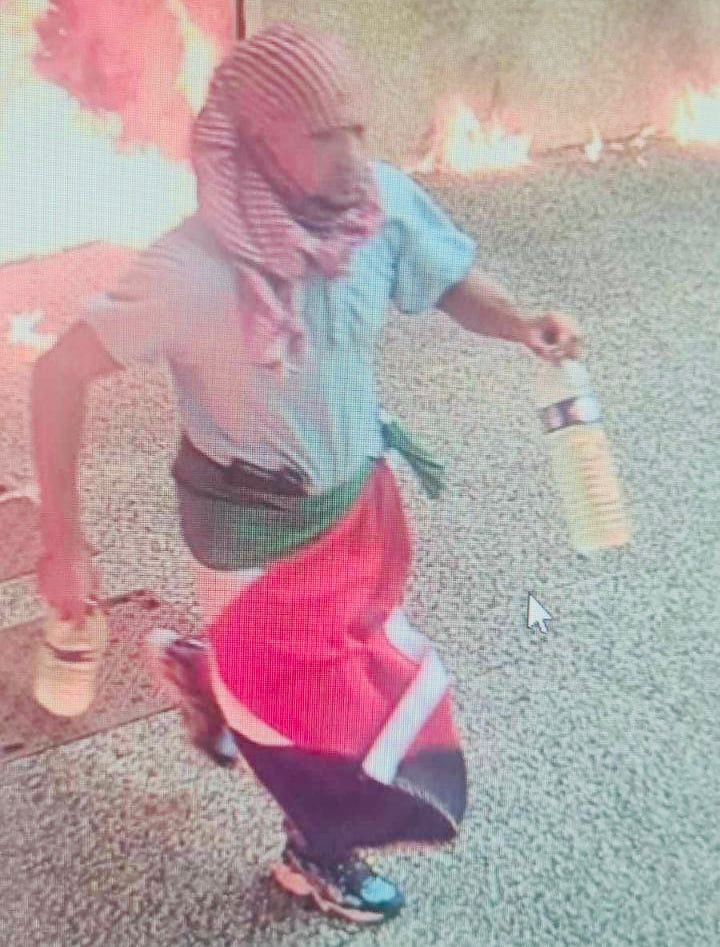cy_1365's tweet photo. Un acte de terrorisme palestinien a touché la France, ciblant la synagogue de La Grande-Motte. Ceux qui ont banalisé l'antisémitisme dans le pays depuis le 7 octobre partagent une responsabilité idéologique dans cette attaque.
#LFIPompierPyromane 
#synagogue 
#Grande_Motte https://t.co/M37IGKZ9LY