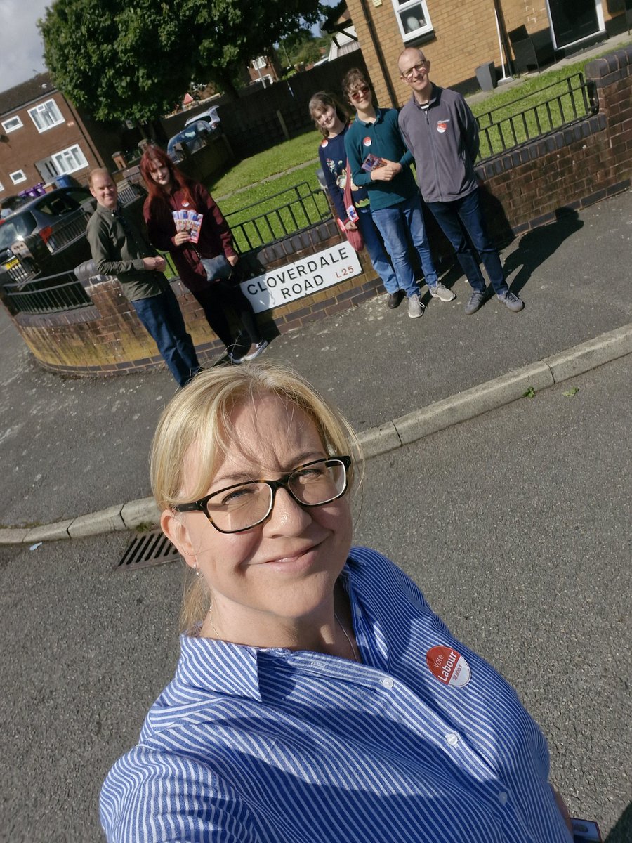 Morning surgery and then street surgery on #BelleVale lots of casework and chats with residents! 

<a href="/LiverpoolLabour/">Liverpool Labour</a>