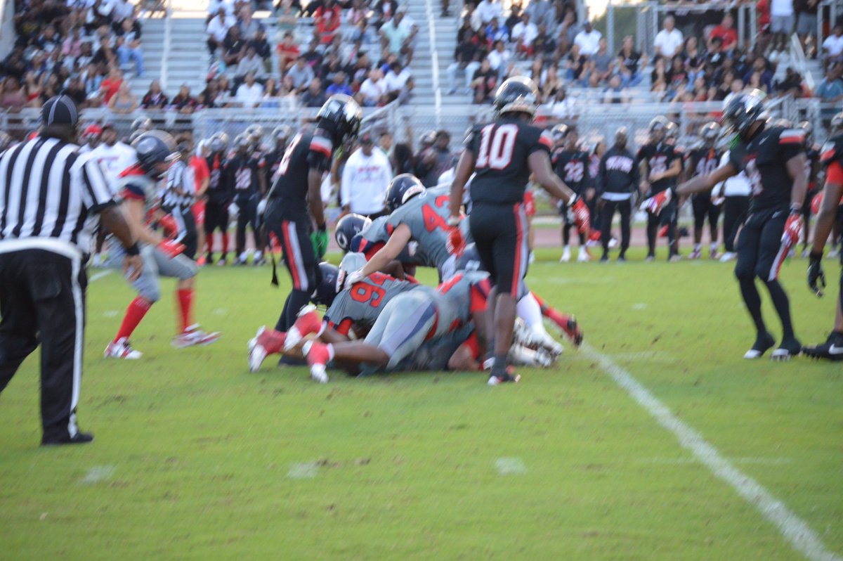 hezekiahdowns's tweet image. Wasn’t pretty but we got the win 17-14.  2 tackles and the pressure on passing downs!! 

#AGTG #ontothenextgame