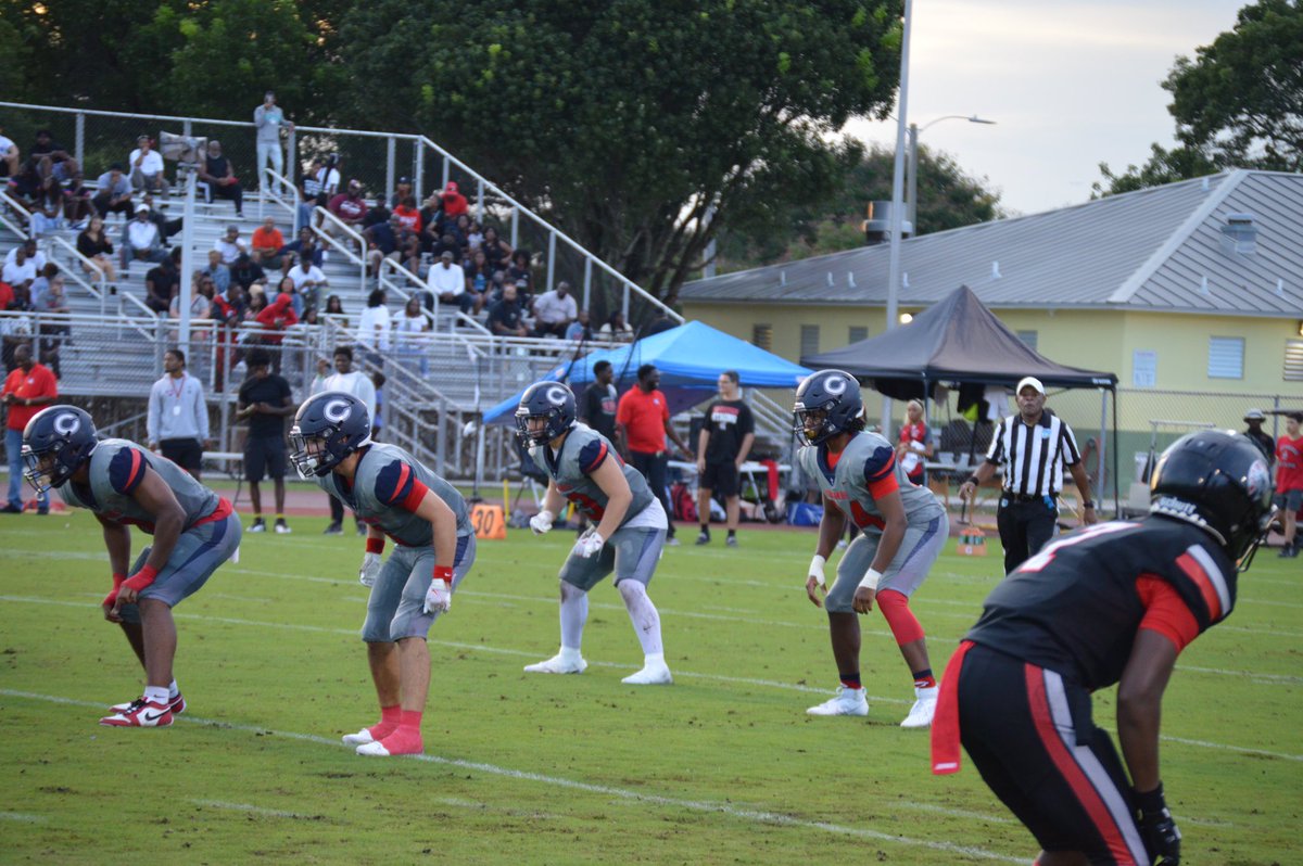 hezekiahdowns's tweet image. Wasn’t pretty but we got the win 17-14.  2 tackles and the pressure on passing downs!! 

#AGTG #ontothenextgame