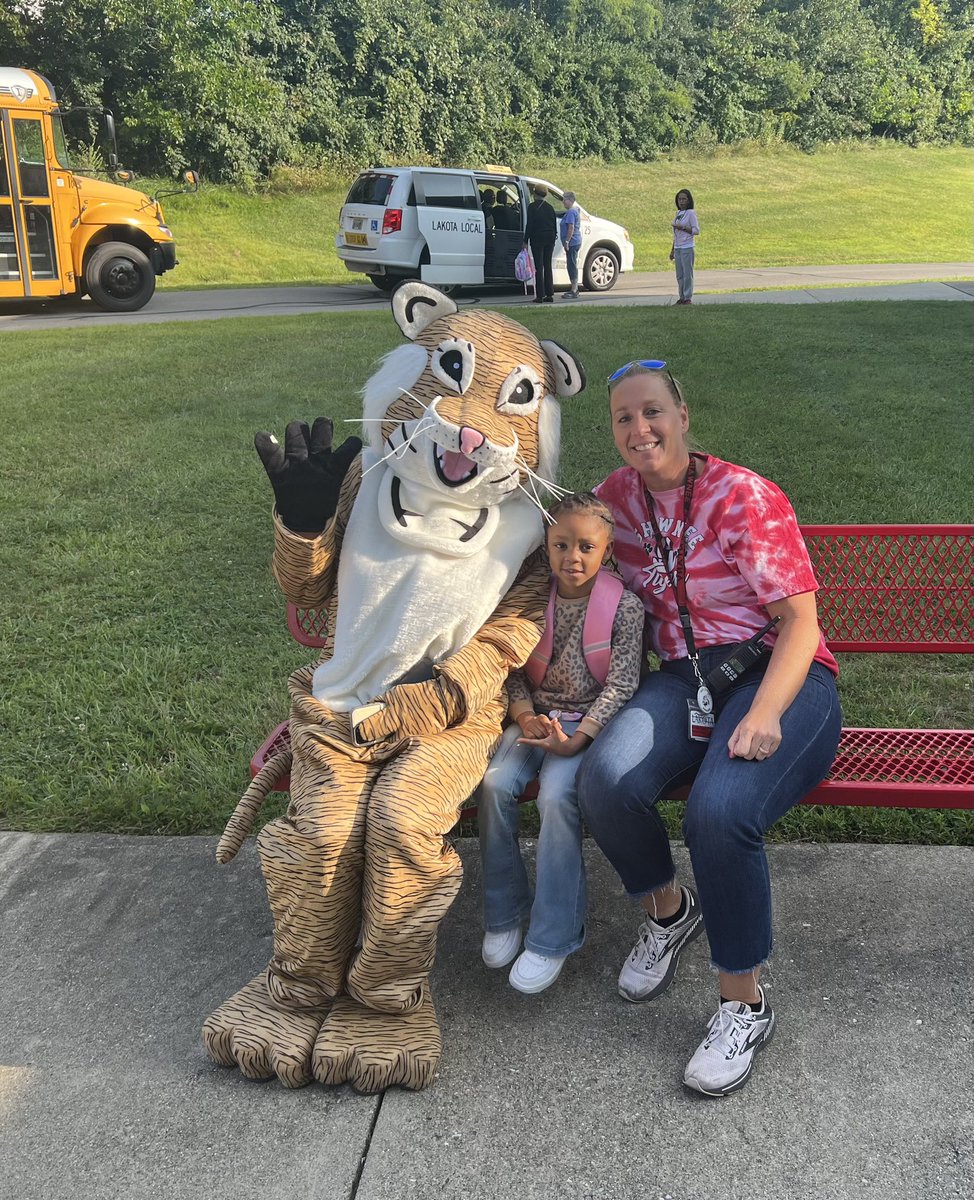 We had a fantastic FRIDAY with a very special visitor to welcome our students! <a href="/SHAWNEE_ECS/">Shawnee ECS</a>