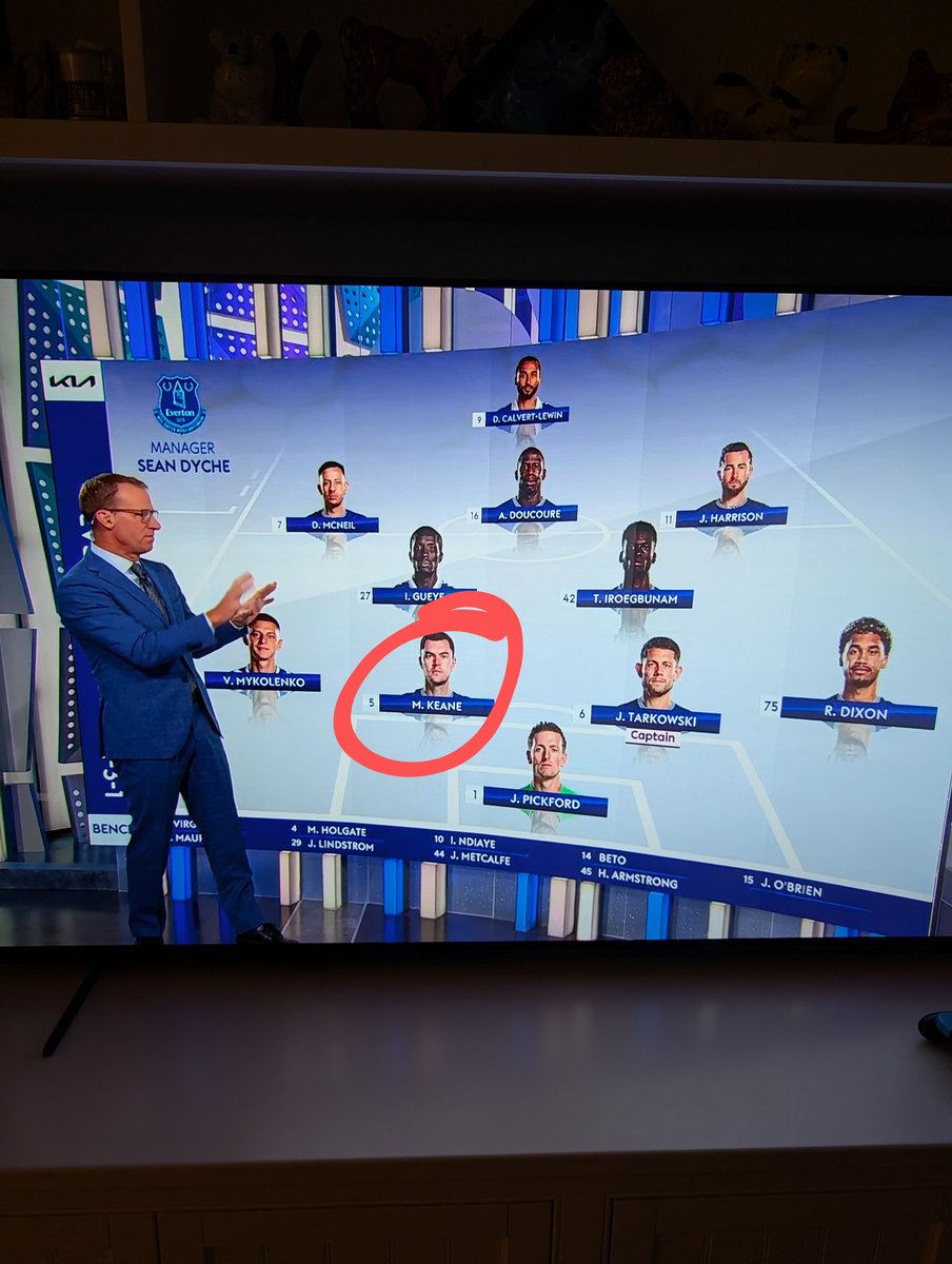 Blake_W_Jackson's tweet photo. @MenInBlazers @rogbennett @robbiemustoe Everton score predictions with this back line: 152-1  Pickford scores a drop kick while Spurs are napping https://t.co/QfsUjqAXrv