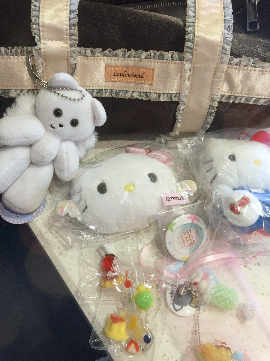 갓챠마켓 . . 🍧🍈⭐️
귀여웅 거 + 미소녀 = 최고 • • •🤍🪽