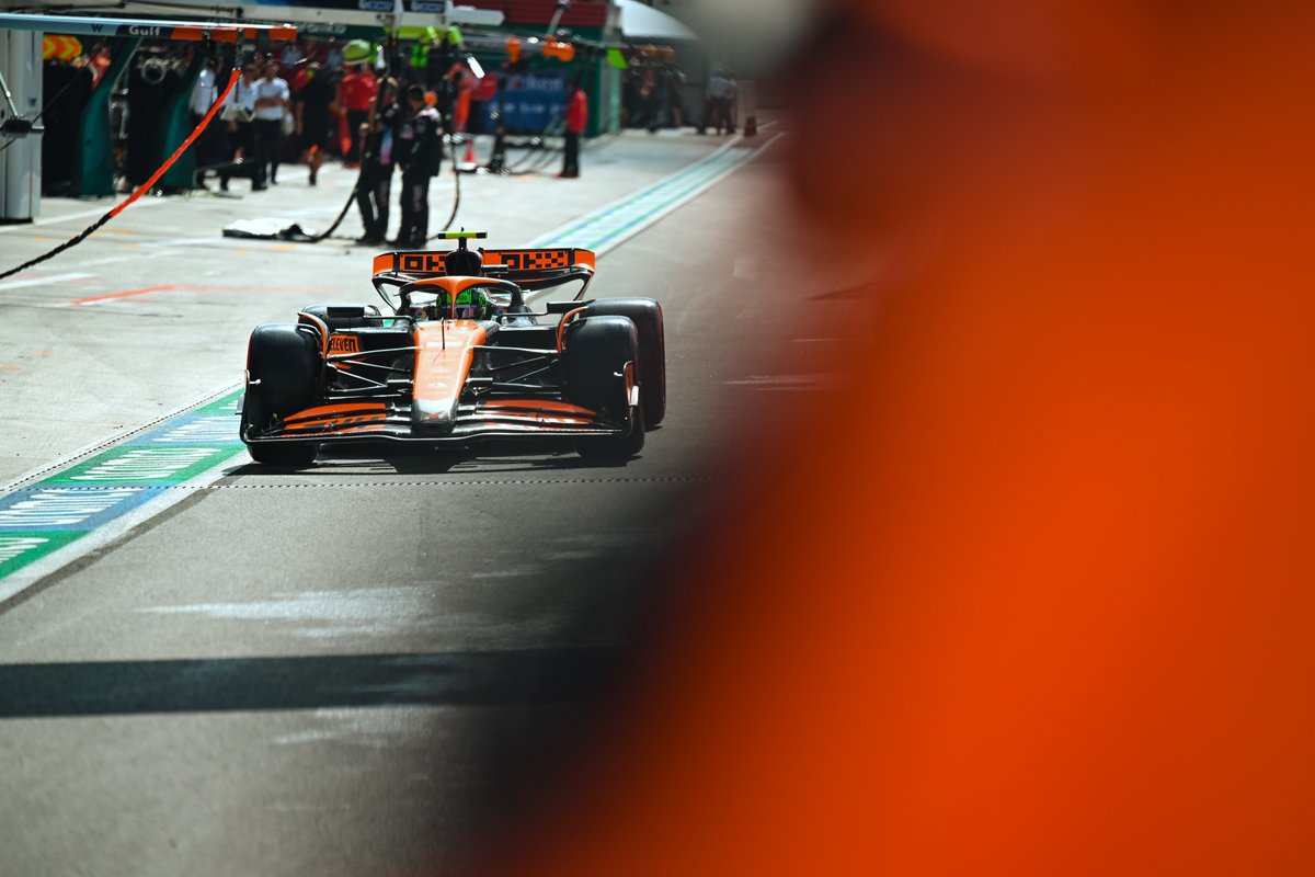 Lando Norris saliendo del pitlane. Fuente: twitter Mclaren