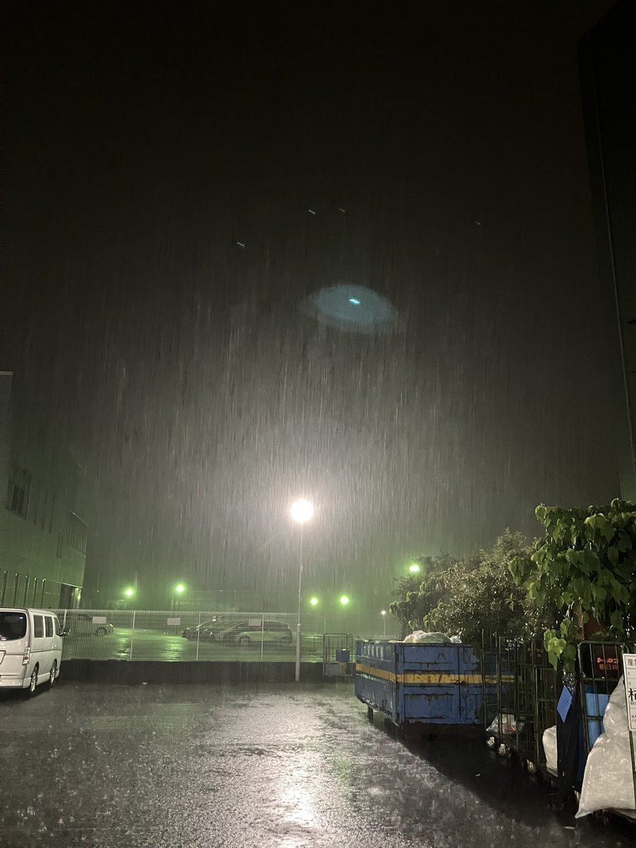 雨がすごーいw

ちな小牧です。