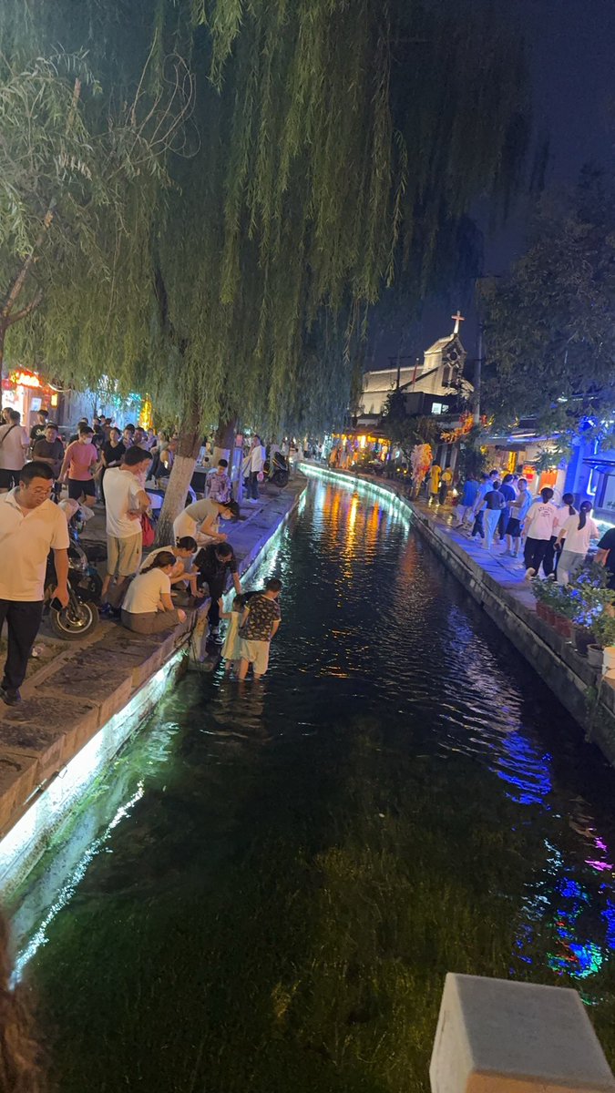 DerderderB's tweet photo. 咱就是说 这个曲水亭是非来不可吗，困傻了 https://t.co/T2lssOSU0V