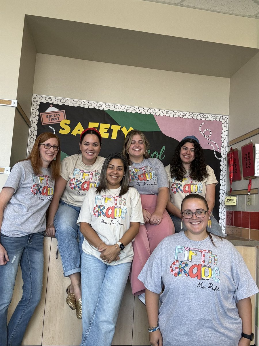 megan_pehl's tweet image. 5th Grade has the most fun! 😍😎 #LeadReed #flearning #5thGrade