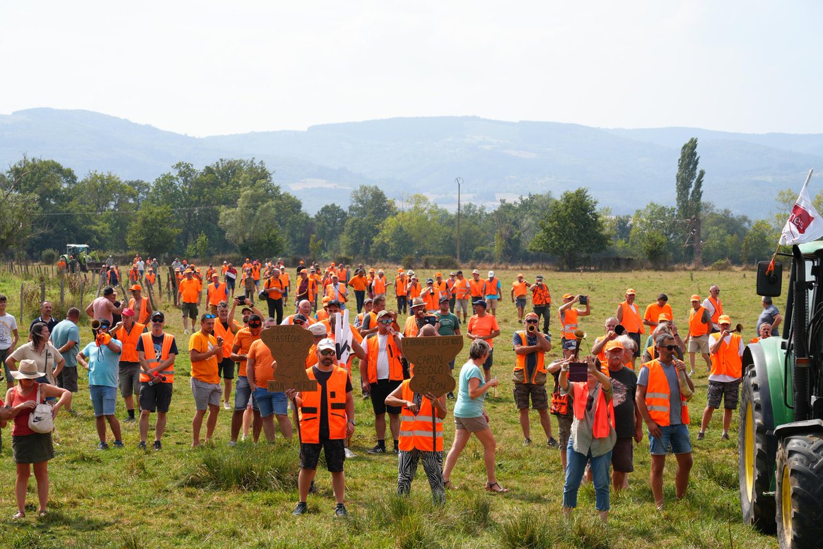 Après les agriculteurs de la FNSEA, c'est au tour des #chasseurs de venir perturber notre #UniREVcité

Au moins c'est du temps qu'ils ne passeront pas à tuer des animaux 😉