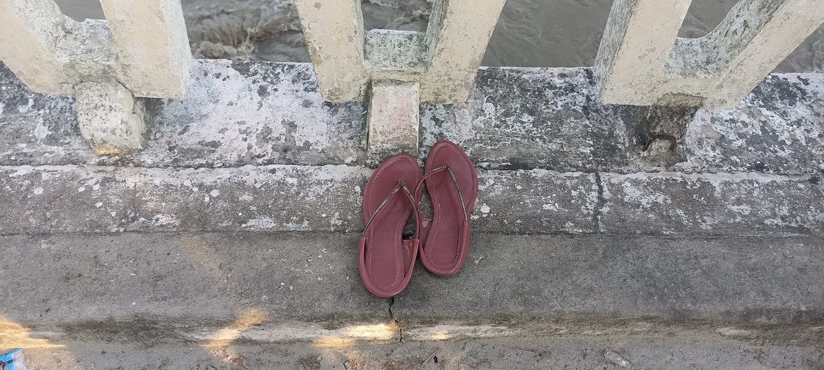 लखीमपुर खीरी: शारदा बैराज से नदी में अज्ञात महिला ने लगाई छलांग, खोजबीन जारी।

#लखीमपुर #खीरी #Lakhimpur #Kheri