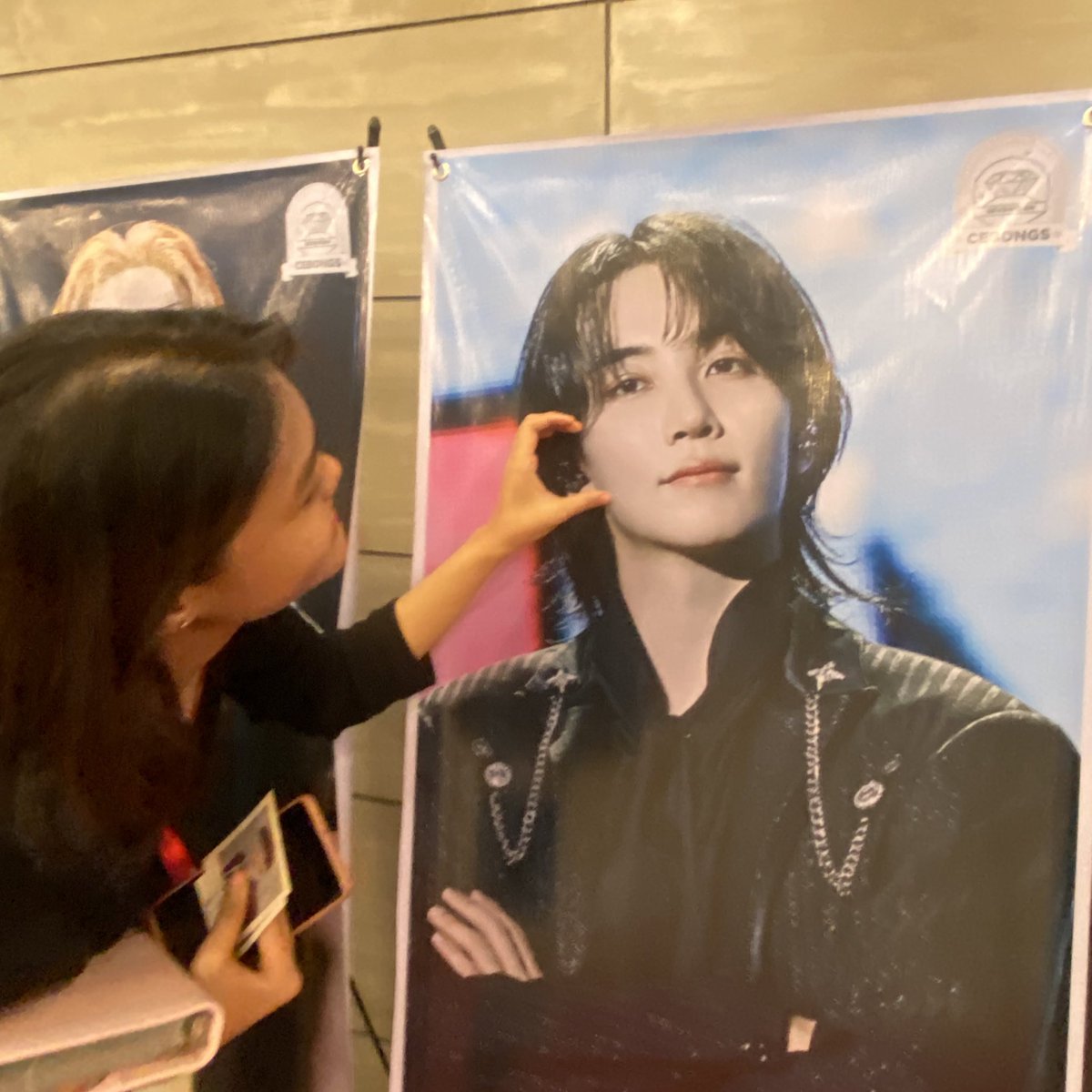 nrnbtsvt's tweet photo. Me today in 4 pics 🥹 i so love my day thank you veryyyy much always luv lots healing team @cebongdeuls 🫶🩷💙 @pledis_17 luv lots 🥹🫶

#CEBongs #SEVENTEEN #MonsterUnleashed #FOLLOW_TOUR_AGAIN_TO_CINEMA https://t.co/z2C4UxXJ9f