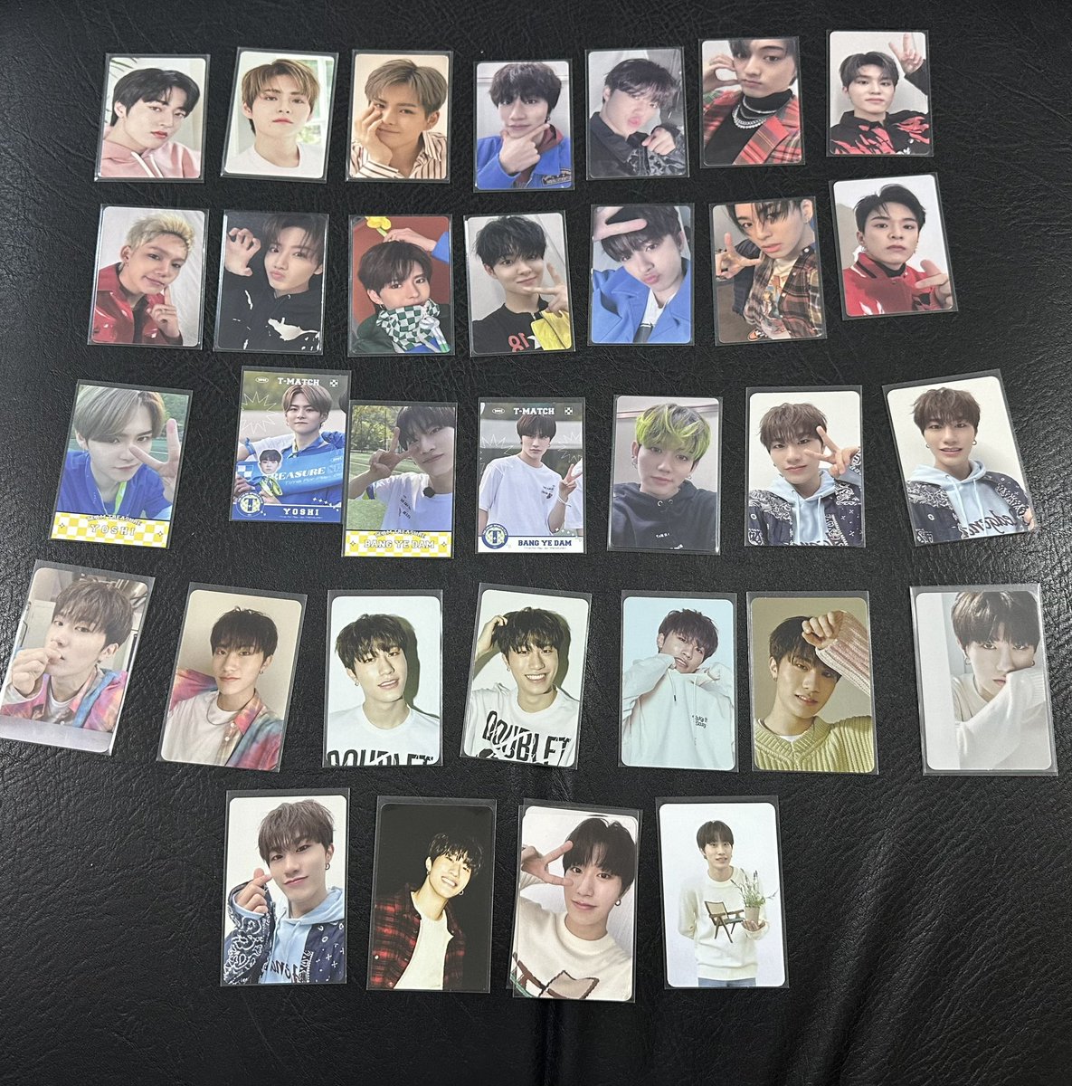 yeahdamned's tweet photo. WTS LFB 

RFS: Quitting sale

All are in mint condition and negotiable! 

Photocards - ₱3.5k take all 
Teulight - ₱800
Unsealed album w/o pc - name your price (but not less than 150 ea) 

📍Loc: QC or Malate https://t.co/jAFeXxnHSn