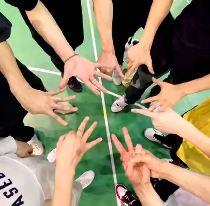augustIune's tweet photo. my forever seven ♡ https://t.co/rkDwF9hw56