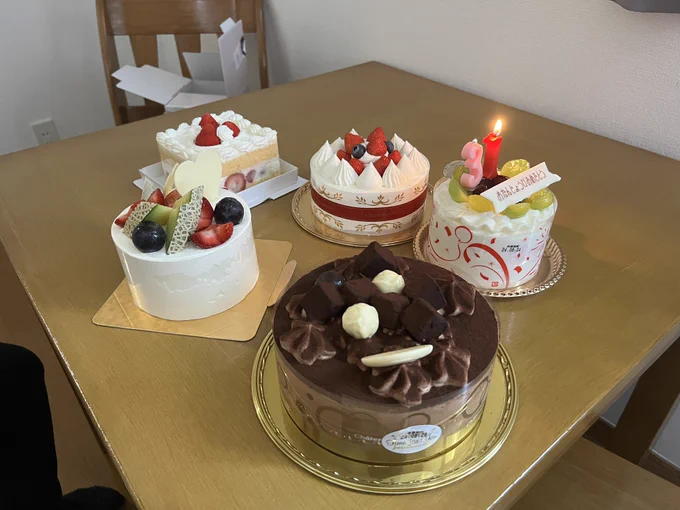 ホールケーキ集会してました 1人で4号はギリいける