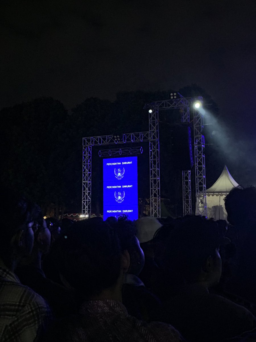 LAWAN! JANGAN LENGAH!
BATALKAN BUKAN TUNDA!
PANJANG UMUR PERJUANGAN!
HIDUP RAKYAT INDONESIA!

#KawalPutusanMK 
#MenjagaPutusanMK 
#TolakPilkadaAkal2an 
#TolakPolitikDinasti 
#PeringatanDarurat #IndonesiaEmergencyDemocracy