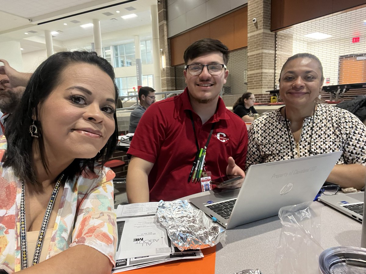 MsRivas_80's tweet photo. Day 2 of Blocks! Learning how to navigate Summit K12.
🗣️Whose house? @9thIsd
#DualLanguageBLOCS @CISDDualESL @ClevelandISDTX @GrowBigC https://t.co/WRKmtAmL19