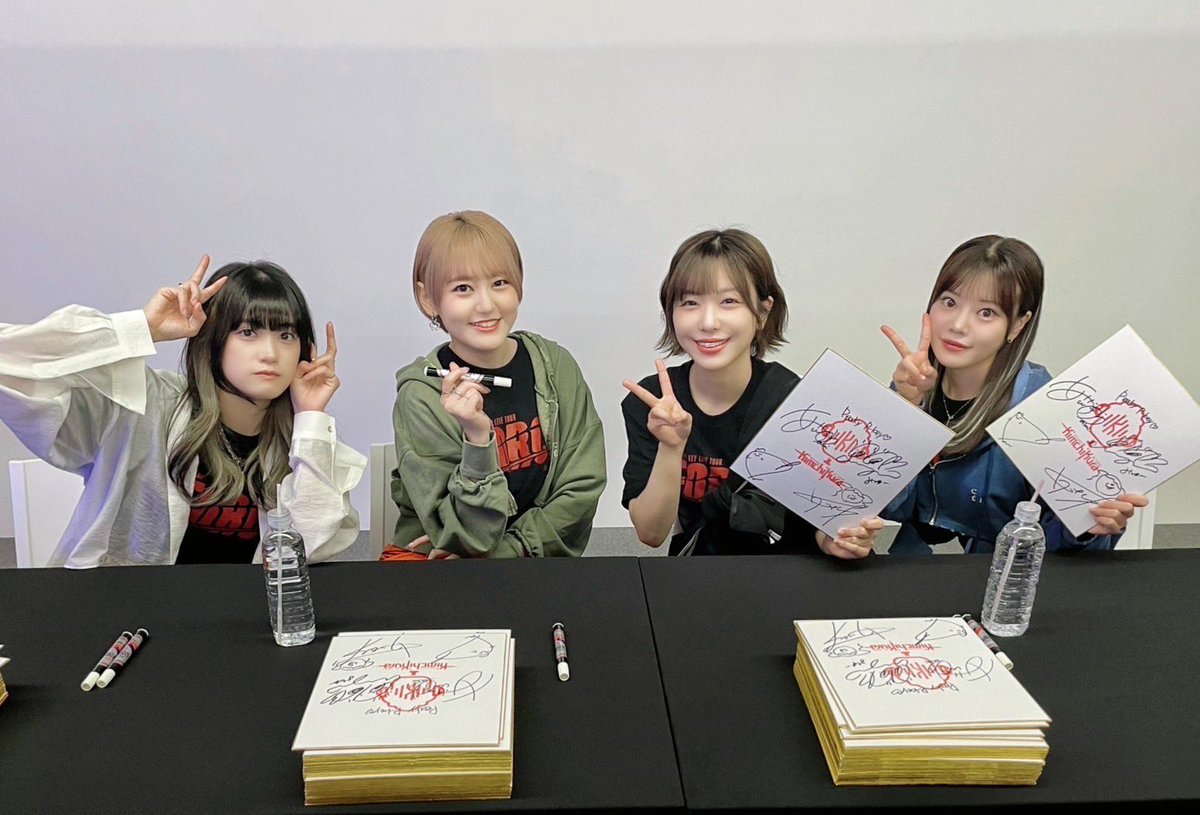 D4DJ_pj's tweet photo. \#ピキピキ　イベント出演/
韓国で開催されました、KIMCHIKURA Fes VOL.3 with ILLUSTARにPeaky P-keyが出演いたしました🎉

ご来場、特典会へご参加いただきましたみなさまありがとうございました🎊

本日のセットリストはツリーをチェック🎧

#ピキピキ #キムチクラ #김치쿠라 https://t.co/3U4vsGG6wX