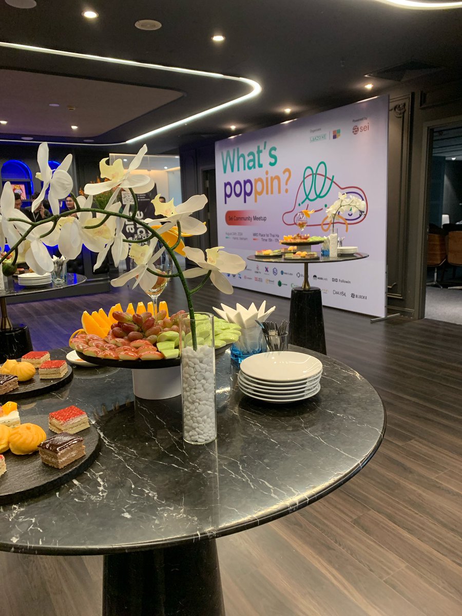 _Thufuong_'s tweet image. I&apos;m so happy to meet Lex at this meetup🔥🔥🔥 

WHAT&apos;S POPPINNNN 💥💥💥 

LOVE LAKZONE LOVE WEBUMP LOVE SEI 🔴💨 

#Lakzone #Webump #sei #Whatpoppin