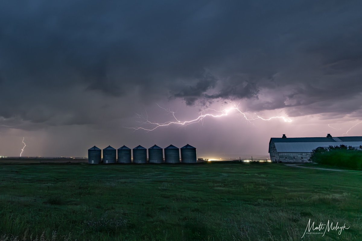 Matt Melnyk (@melnyk_photos) on Twitter photo Fast moving storms moved through Alberta on Aug 23rd. This was the view near Ft. Mcleod and Claresholm. #abstorm <a href="/weathernetwork/">The Weather Network</a> #shareyourweather #yyc <a href="/teamdomcanada/">teamdomcanada</a> <a href="/CalgaryRASC/">RASC Calgary Centre</a> <a href="/TiffanyLizee/">Tiffany Lizée</a> Fast moving storms moved through Alberta on Aug 23rd. This was the view near Ft. Mcleod and Claresholm. #abstorm <a href="/weathernetwork/">The Weather Network</a> #shareyourweather #yyc <a href="/teamdomcanada/">teamdomcanada</a> <a href="/CalgaryRASC/">RASC Calgary Centre</a> <a href="/TiffanyLizee/">Tiffany Lizée</a>