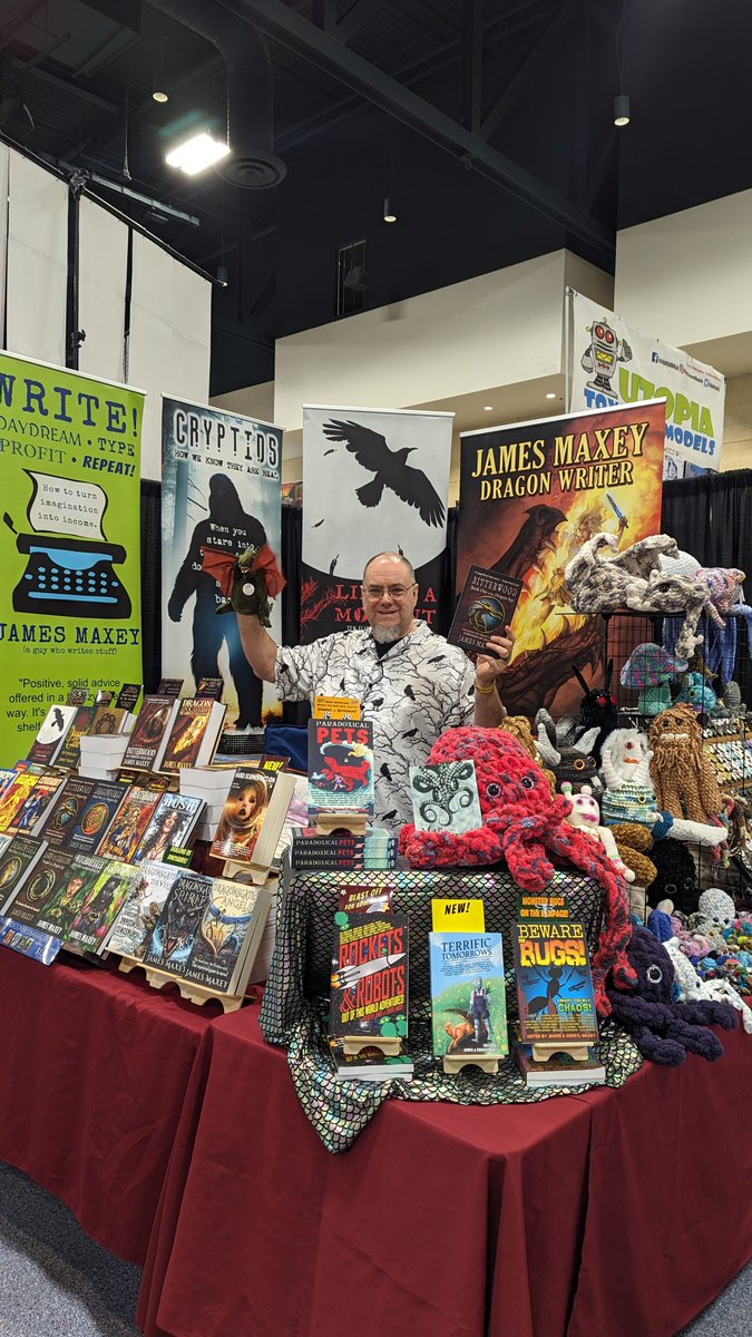 WordBalloonBook's tweet photo. Soda City! Come buy books, buttons, and crochet critters! https://t.co/GCNm2mS1UW