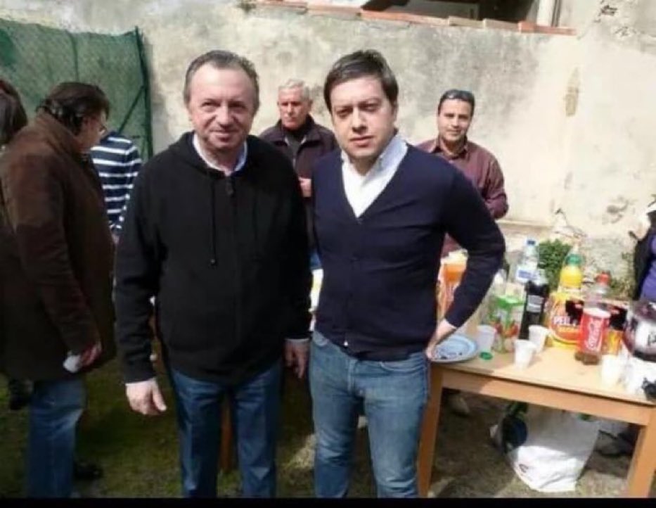 lostontranslati's tweet photo. @PrintempsMRS @lamarsweb Et du coup @lamarsweb caché toujours les photos compromettantes de @BenoitPayan et le mafieux Nono #Guerrini qui savait en retour arroser ce journal. #Marseille #Corruption https://t.co/1Pdv1LeKFc
