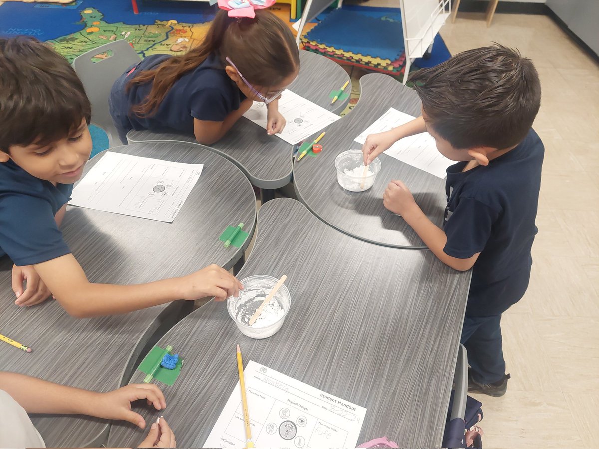 M_Ra016's tweet photo. Making snow in August! ❤️ learning about physical changes! @zeila_wittke @erodriguez0811 @LancasterAztecs https://t.co/lli4P4l8Wg