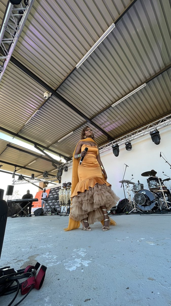 ThobelaFMYaka's tweet photo. #OneCountryConcert Ga bjale Doyen o re thabiša ka mmino wa go fiša 🔥. https://t.co/R7Vr1M9ZCu