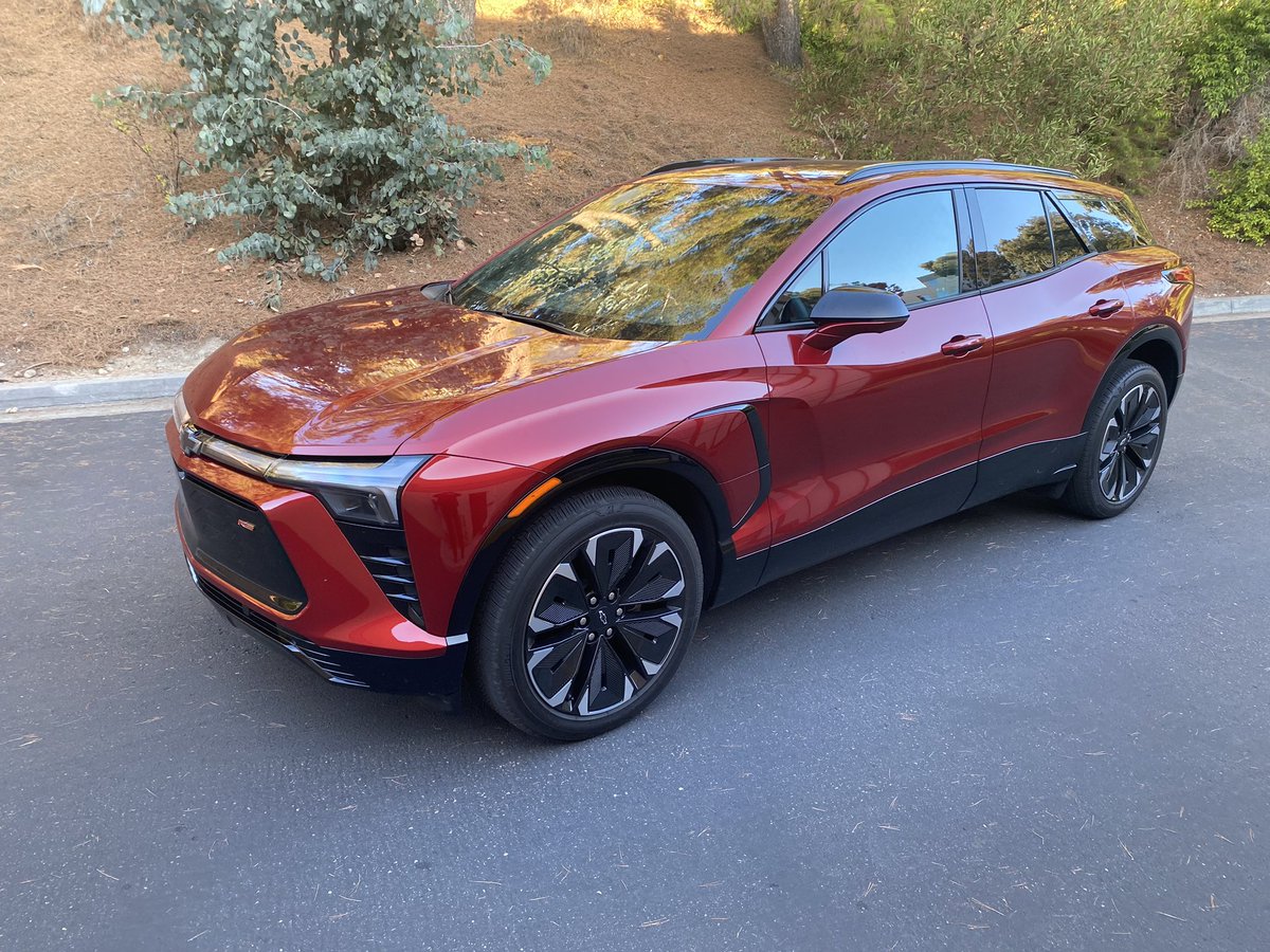 StallRoy38163's tweet image. Watch KUSI this morning at 7:45 am and check out the 2024 Chevy Blazer EV RS AWD, all electric, 300 mile plus range, comfortable, AWD! #chevyblazerev #chevyelectric #chevysuv #family #electricsuv #adventure #sports