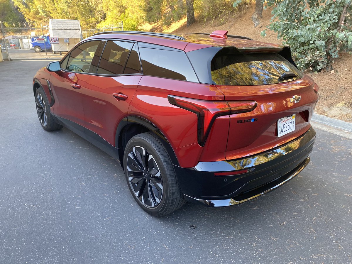 StallRoy38163's tweet image. Watch KUSI this morning at 7:45 am and check out the 2024 Chevy Blazer EV RS AWD, all electric, 300 mile plus range, comfortable, AWD! #chevyblazerev #chevyelectric #chevysuv #family #electricsuv #adventure #sports