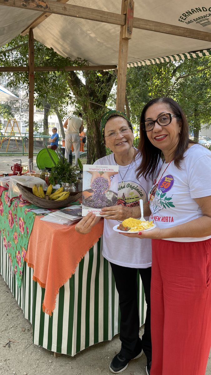 ProfFatimaLima's tweet photo. Iniciamos nossa jornada com muita energia e esperança! ✊✨ Confira alguns momentos dos primeiros dias de campanha e venha com a gente construir um Rio mais justo e humano! Quem eu encontro na semana que vem? Acompanhe o meu perfil, espero por você! 🚩 https://t.co/fobfJTcQR9
