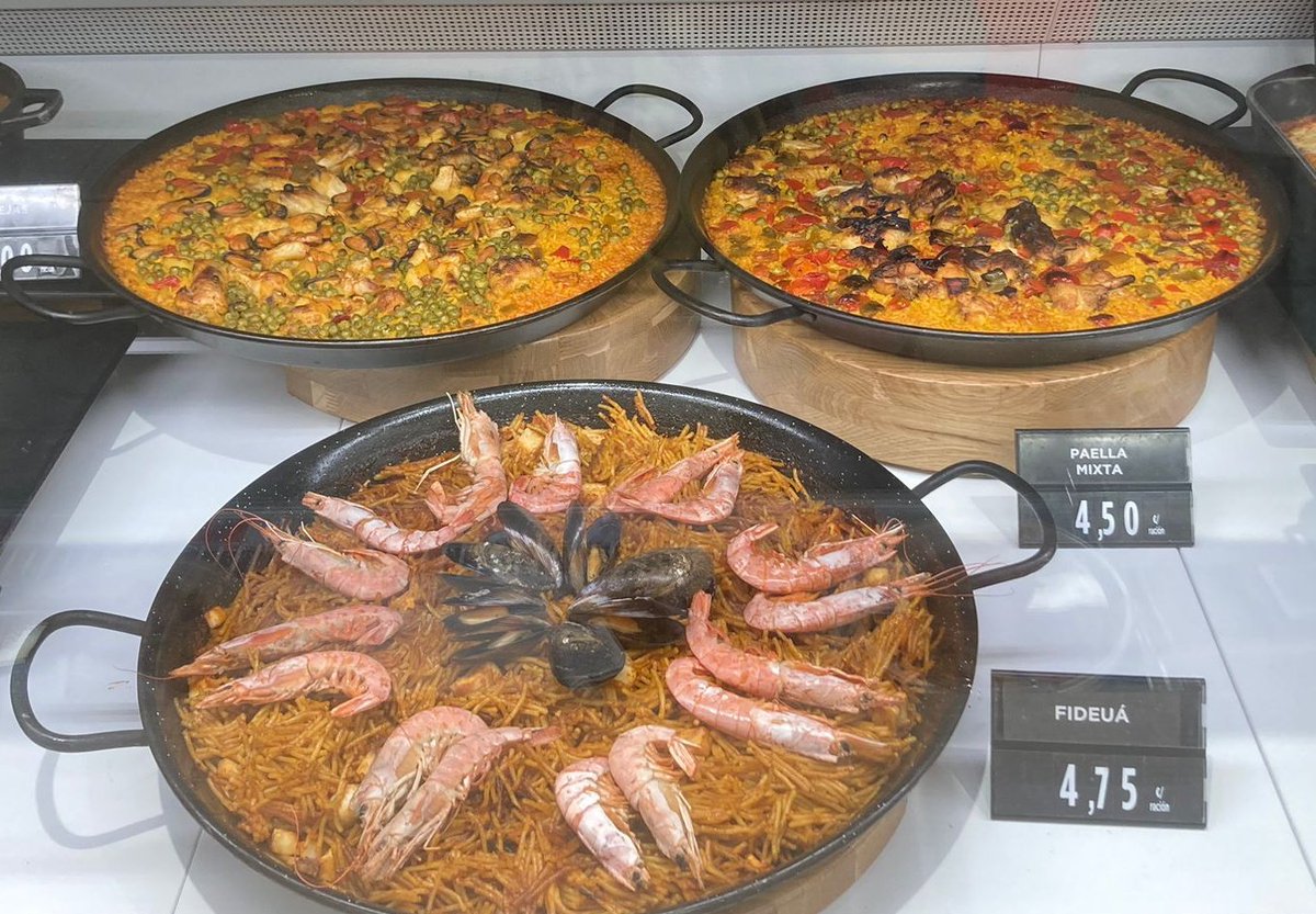 sanpilovlc's tweet photo. Vist ahir a un Mercadona de Salamanca. No hi havia altra oferta de paella que no fora la mixta.
Que una empresa valenciana només oferte paella mixta és humillant com valencià, és exportar el pitjor.#mercadona, #wikipaella, #paella, #paellamixtaNO https://t.co/nYP6UkUJc6