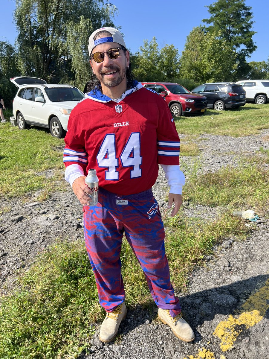Joe Andreessen’s dad is my weekend mood 🍻 #BillsMafia