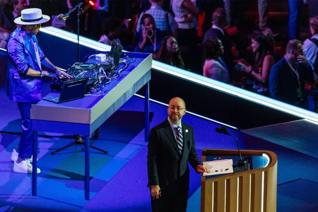 RebelliousMag's tweet photo. Photos: Barack and Michelle Obama, Doug Emhoff & More Speak During Night 2 of the DNC https://t.co/05NDFsXLxM by @Lauriefanelli Laurie Fanelli
#DNC2024Chicago
#MichelleObama
#DoSomething
#BarackObama
#DoNotBooVote
#DougEmhoff
#TammyDuckworth
#DJCassidy
#DNCSecretaryJasonRay
MORE https://t.co/VBE68tPJ05