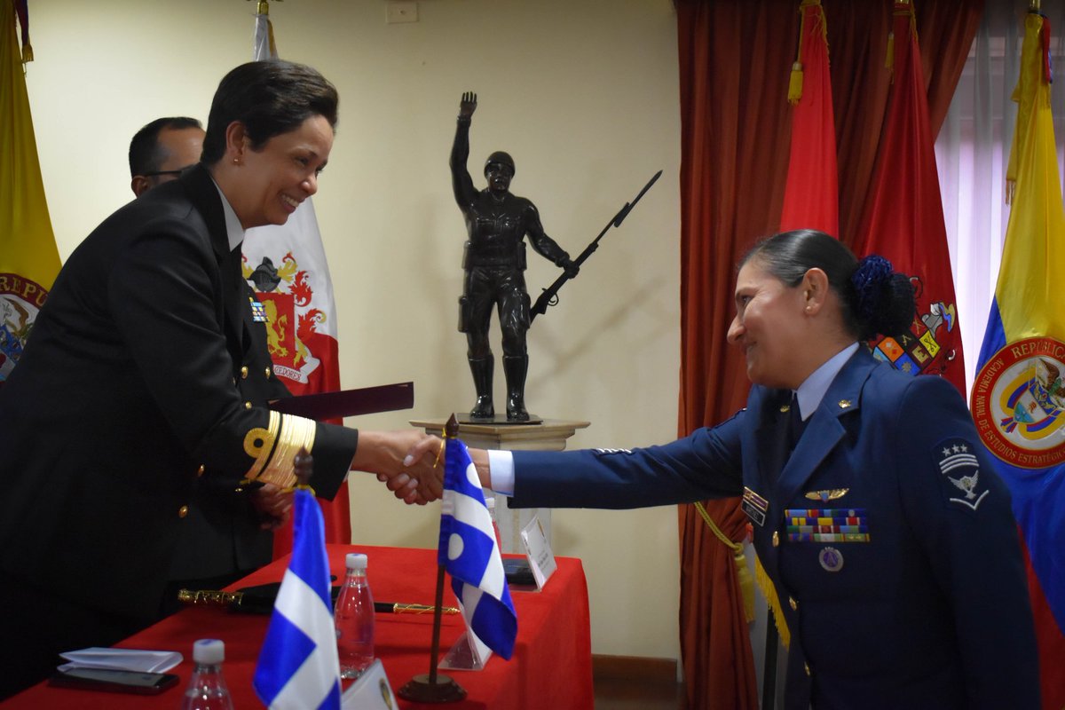 ArmadaColombia's tweet photo. [1] Luego de 3 semanas intensas de capacitación, se realizó la ceremonia de clausura del Programa Integral de Alta Jerarquía - PISAJ 2024, fase @ArmadaColombia, que adelanta un selecto grupo de Jefes Técnicos, Sargentos Mayores y Técnicos Jefes de las @FuerzasMilCol, en #Bogotá📍 https://t.co/Giu5AX6zBG