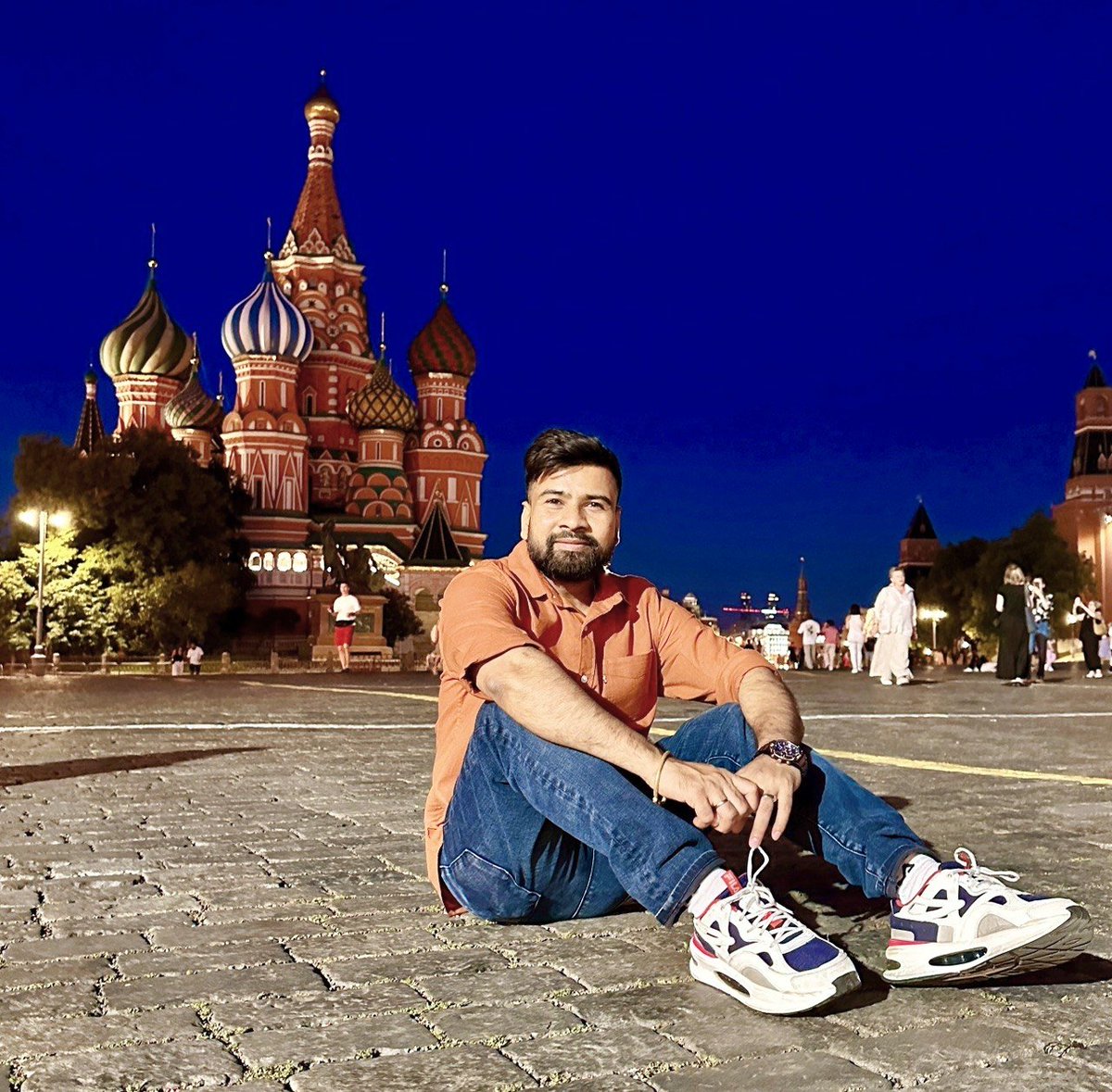 Sci4CommMan's tweet photo. Friends 🌾🌱🔬🇮🇳🙏🇷🇺🌹

#Amazing_places
#Taj_Mahal🇮🇳
#Red_Square🇷🇺
#Great_Wall 🇨🇳 https://t.co/LdCbKKkKOu