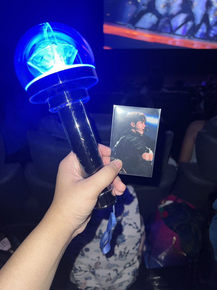 boocoded's tweet photo. aju nice-ing in front of the big screen 😆🫶 

정말 감사합니다 @pledis_17! #FollowToCinema https://t.co/XHOpS53giO