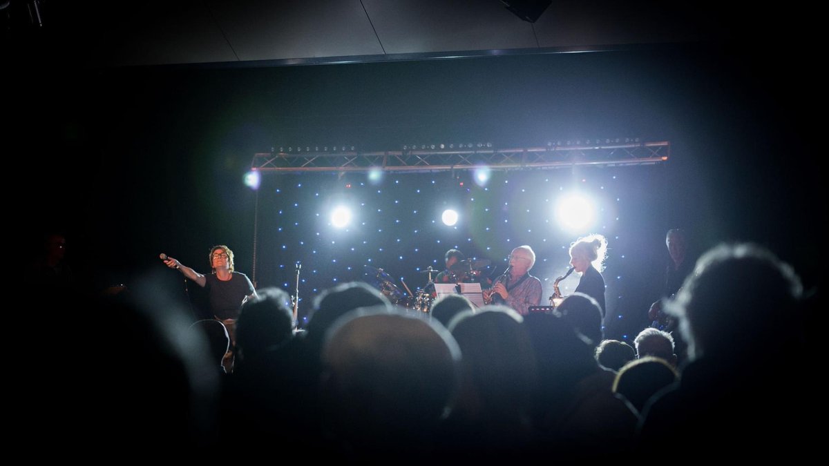 Zaterdagavond 5 oktober komen muziekliefhebbers weer aan hun trekken tijdens de jaarlijkse Bovenkerkse bandjesavond Rock Urbanus. Deze keer staat de muzikale feestavond in het Noorddamcentrum in het teken van de 60e verjaardag van de <a href="/Gem_Amstelveen/">Gemeente Amstelveen</a>.