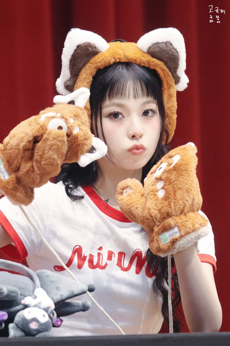 Byu_uuuu's tweet photo. 240824 HQ

고양이 아니면 레서판다?

#KYUJIN #규진 #NMIXX #엔믹스 https://t.co/3bS1p2TeC8
