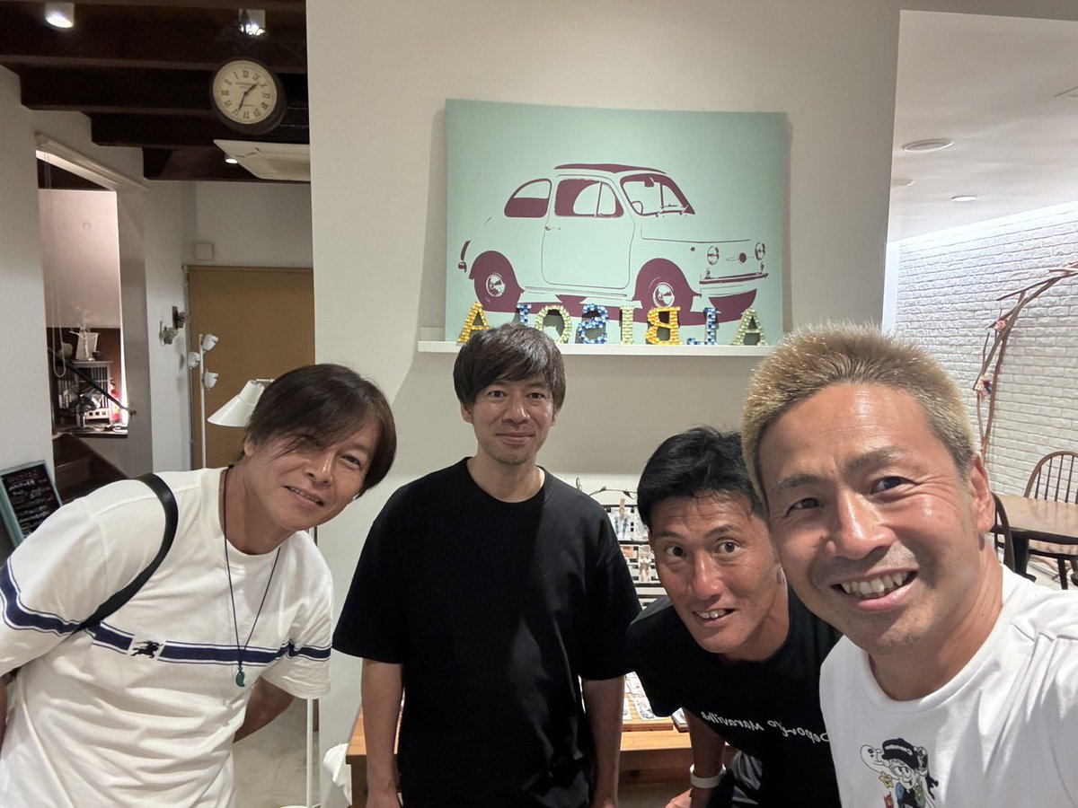 _moniquinha31_'s tweet photo. 健ちゃん、明日から宜しくです！！
明日はビーチサッカー！！
明後日からストライカーキャンプ！！
しかし、この人のオモロさを何とか伝えたい！！サッカー教室だけじゃなく、トークショーとかが必要か。笑笑
久々、涙出るほど笑いました。 https://t.co/idFL7EQsod