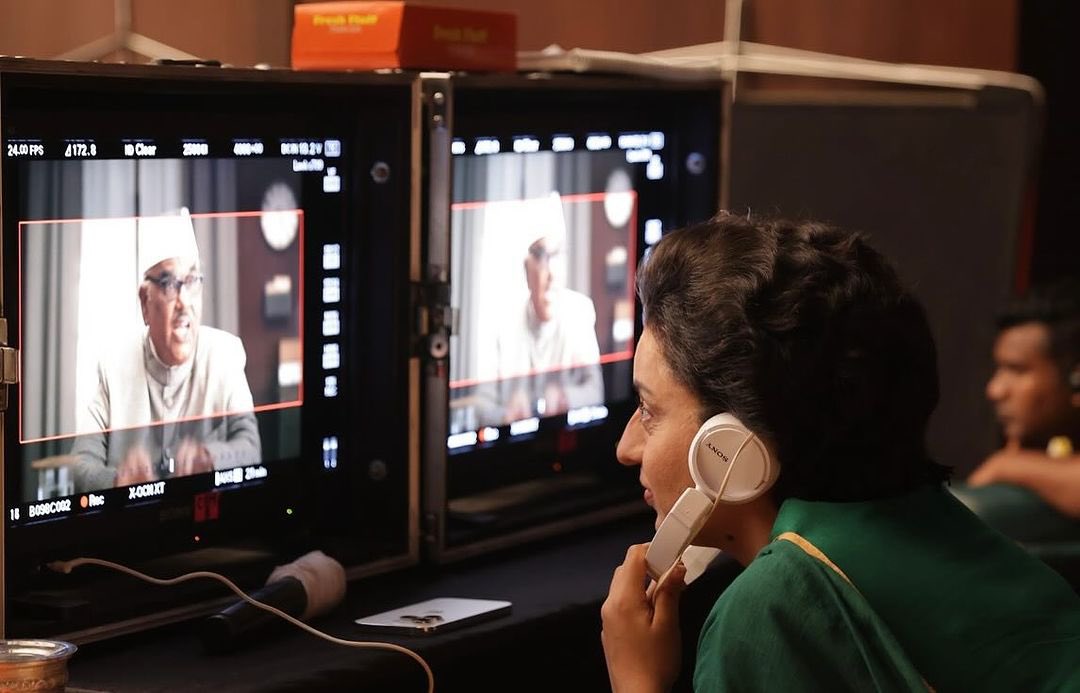 firstindiafilmy's tweet image. *Kangana Ranaut Drops BTS Photos from Emergency Sets; Calls Filmmaking the Ultimate “SURRENDER”*

Kangana Ranaut takes us through the journey of making Emergency with behind-the-scenes (BTS) pictures from the sets.
#firstindiafilmy #kanganaranaut