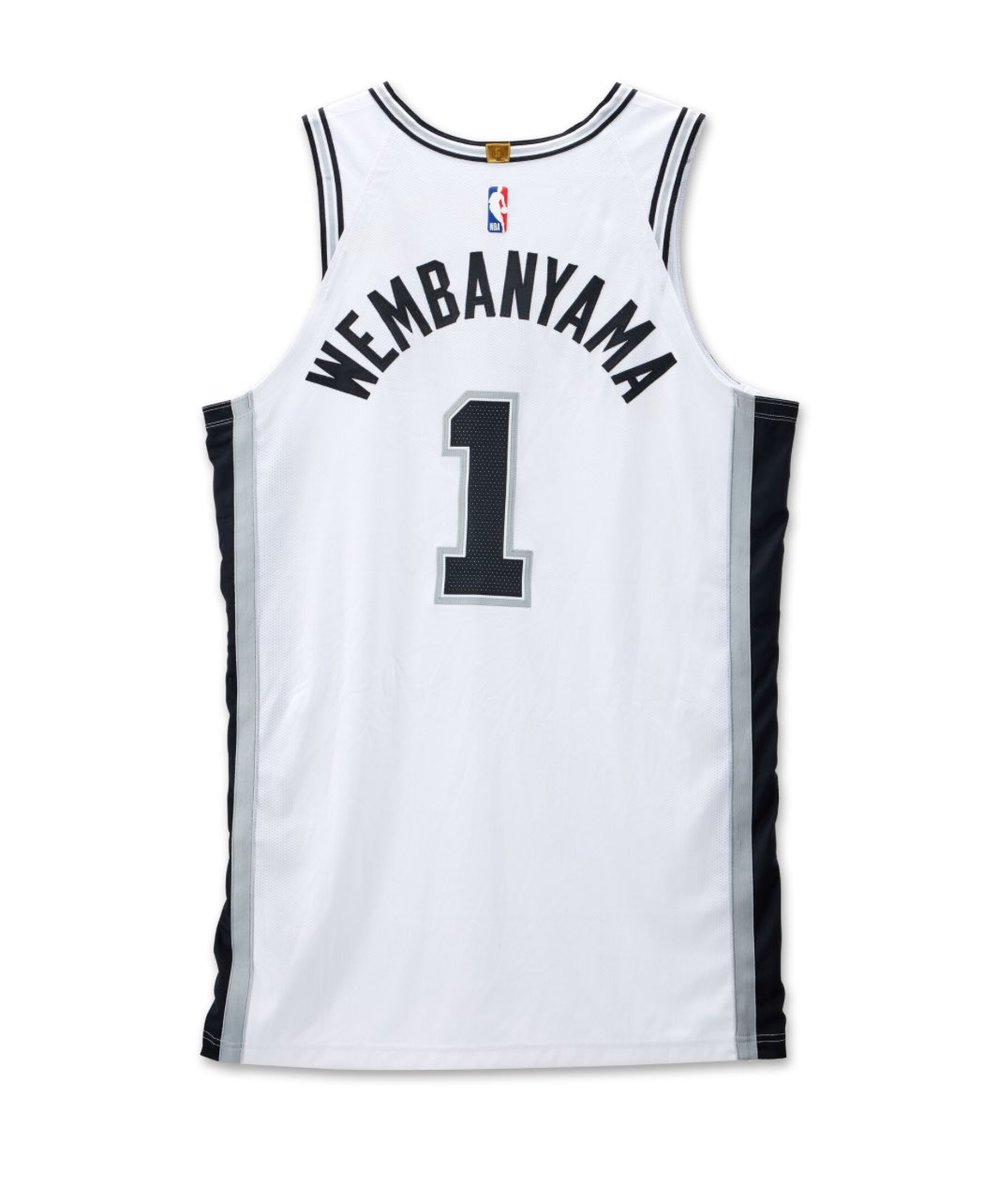 The Collectibles Guru tweet media