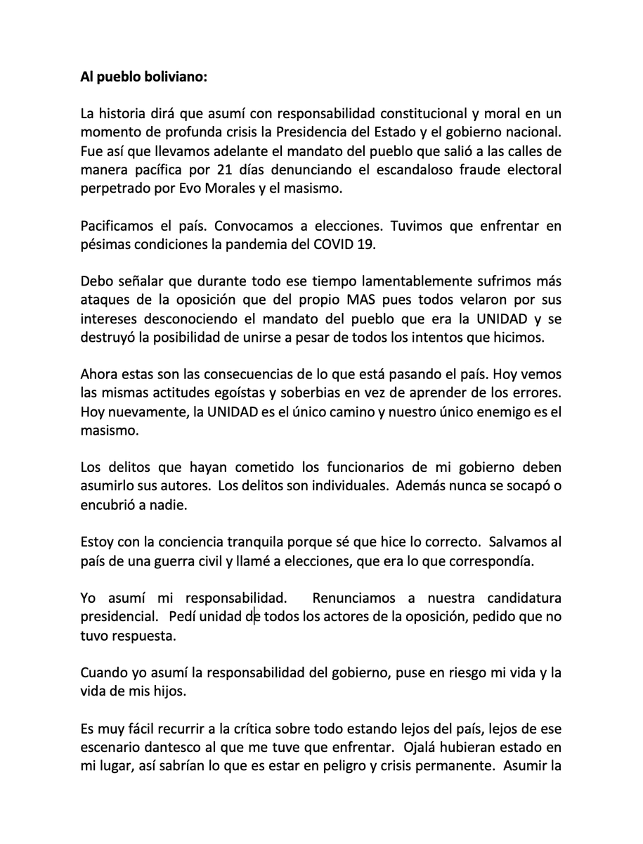 JeanineAnez's tweet photo. Es fácil la crítica sobre todo estando lejos del país y del escenario al que me tuve que enfrentar. Si hubieran estado en mi lugar, sabrían lo que es estar en peligro y crisis permanente. Asumir la Presidencia en situación de violencia, fue una tarea difícil, en medio de convulsión social y de un día para otro.

Gracias a mi gobierno, presos políticos salieron libres y muchos de los que estaban en el exilio volvieron al país y se reencontraron con sus seres queridos. Mi gobierno unió familias y lo volvería a hacer porque estoy convencida de que el sacrificio valió la pena.

No permitan que nos convirtamos en otra Venezuela o en otra Nicaragua.

Celebro y apoyo a quienes buscan UNIDAD.

Pido que dejen los cálculos políticos y piensen en los bolivianos.

Pido a Dios nos ilumine y nos dé sabiduría para devolver la democracia y la libertad a nuestro país