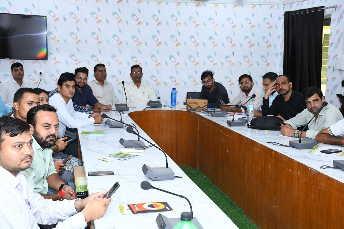 जिला शिक्षा एवं प्रशिक्षण संस्थान (डाइट), CHURU में ET प्रभाग द्वारा आयोजित कक्षा 1 से 8 की नवीन कम्प्यूटर विषय की पाठ्यपुस्तकों का आमुखीकरण प्रशिक्षण के दौरान #कम्प्यूटर_अनुदेशक साथियों के साथ भाग लिया। 

#15सितम्बर  #जयपुर_चलो
<a href="/casrajasthan/">कंप्यूटर अनुदेशक संघ</a>
<a href="/CASudaipur/">कंप्यूटर अनुदेशक संघ उदयपुर</a>
<a href="/casjodhpur/">कम्प्यूटर अनुदेशक जोधपुर टीम</a>
<a href="/DrTnsharma/">Dr T N Sharma</a>