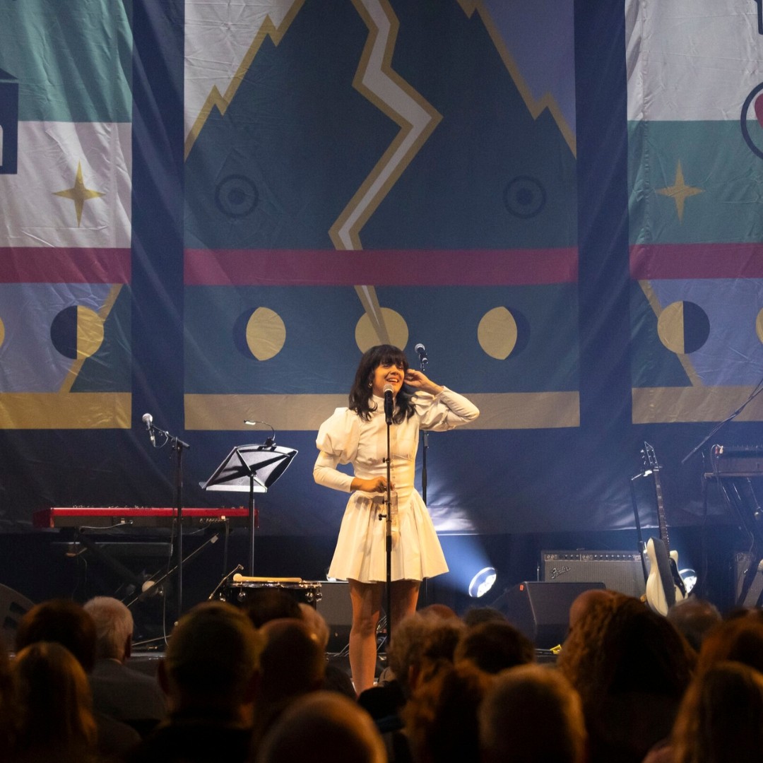 edintfest's tweet photo. Poetry, performance, and the beautiful songs from 'The Dream of Delphi' 🤩 
Thank you, @BatForLashes for such an intimate, intoxicating evening 💛 

📸 Jess Shurte/Edinburgh International Festival https://t.co/kAoayDgiD6