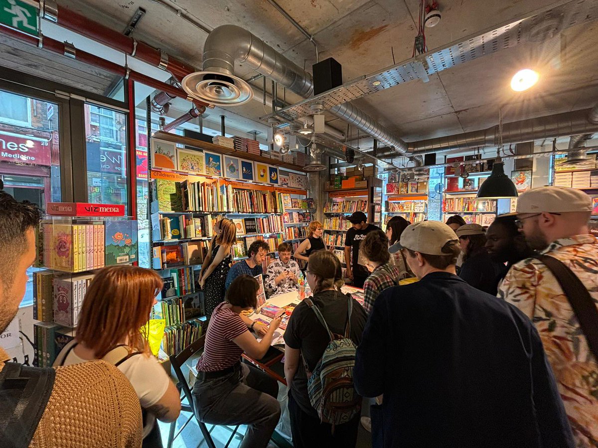 Lovely day last Saturday appearing <a href="/Cartoonmuseumuk/">The Cartoon Museum</a> and <a href="/GoshComics/">Gosh! Comics</a> for #smallpressday2024 !

Huge congrats &amp; appreciation to everyone who helped organise this celebration of indie comics!

#SPD2024 #indiecomics