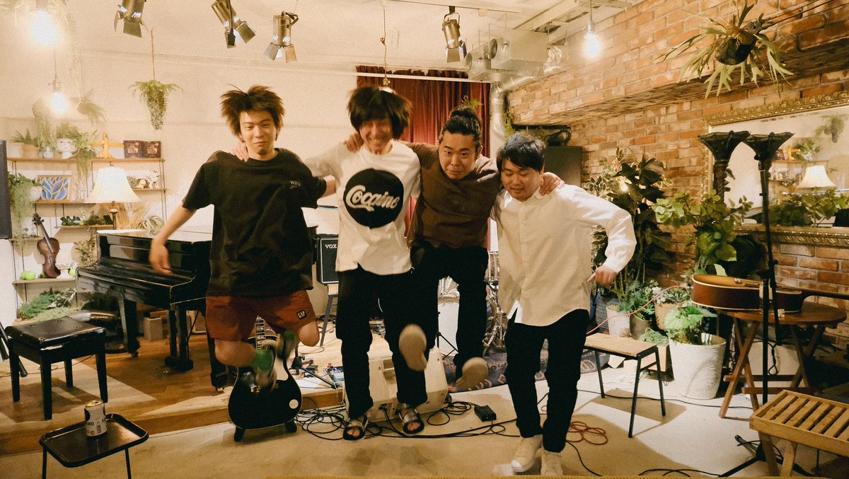 laikadaydream's tweet photo. 07. 糺ノ森ノ雨 (Piano 清水覚醒 ver)
08. 春夏秋冬 (Piano ver)
09. Double Apple
10. 街角のフィルム
- Encore -
11. 夜汽車 (TRUMAN)
12. Untitled (初恋の嵐)

Thank you!!
@kzts_ldd 🎸🎤
@silk08 🎸🎤
@smz_complicated 🎹
@gaku0huch1 🥁

📸 by @vinyloureed https://t.co/C37BiELCzP