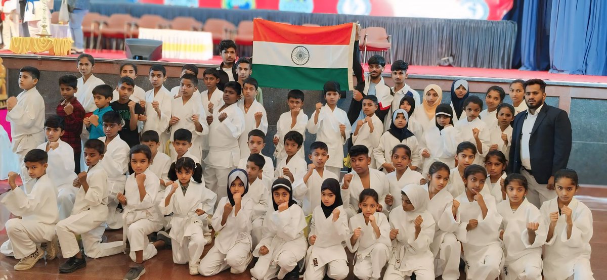 afsarkodlipet's tweet photo. ಶಿವಮೊಗ್ಗದಲ್ಲಿ ನಡೆಯುತ್ತಿರುವ 5th INTERNATIONAL LEVEL KARATE OPEN CHAMPIONSHIP-2024/25  ರಲ್ಲಿ ಹಾಸನದ #HolyMountschool ನಿಂದ ನನ್ನ ಮಗ #ಮೊಹಮ್ಮದ್_ಸಕ್ಲೇನ್ ಭಾಗವಹಿಸಿದ್ದಾನೆ.

ಗೆದ್ದು ಬಾ ಮಗನೆ.....
ನಿಮ್ಮಲ್ಲರ ಶುಭ ಹಾರೈಕೆಗಳಿರಲಿ.....

ಶಿವಮೊಗ್ಗ ಓಪನ್ 5ನೇ ಅಂತರಾಷ್ಟ್ರೀಯ ಪಂದ್ಯಾವಳಿಯನ್ನು ಆ. 24, 25ರಂದು ನಗರದ ಪಿಇಎಸ್‌ ಕಾಲೇಜಿನ ಪ್ರೇರಣಾ ಸಭಾಂಗಣದಲ್ಲಿ ಆಯೋಜಿಸಲಾಗಿದೆ. 

 ಶಿವಮೊಗ್ಗದಲ್ಲಿ ನಡೆಯುತ್ತಿರುವ 5ನೇ ಅಂತರರಾಷ್ಟ್ರೀಯ ಕರಾಟೆ ಪಂದ್ಯಾವಳಿಯಲ್ಲಿ #ಶ್ರೀಲಂಕಾ, #ನೇಪಾಳ ಸೇರಿದಂತೆ ದೇಶದ 13 ರಾಜ್ಯಗಳಿಂದ ಸುಮಾರು ಎರಡೂವರೆ ಸಾವಿರ ಕ್ರೀಡಾಪಟುಗಳು ಭಾಗವಹಿಸುತಿದ್ದಾರೆ.
ಈ ಪಂದ್ಯಾವಳಿಗೆ ಅಮೆರಿಕದಿಂದ ಗ್ರಾಂಡ್ ಮಾಸ್ಟರ್ #ಚೆರಿ_ಎಫ್_ಮೌಲೆ, ಚಿತ್ರ ನಟ #ಸುಮನ್_ತಲ್ವಾರ್ ಸೇರಿದಂತೆ ಅನೇಕ ಗಣ್ಯರು ಭಾಗವಹಿಸಲಿದ್ದಾರೆ .

ಎರಡು ವಿಭಾಗದಲ್ಲಿ ಸ್ಪರ್ಧೆ ನಡೆಯುತ್ತದೆ. ಏಷ್ಯನ್ ತೀರ್ಪುಗಾರರು ಸೇರಿದಂತೆ ರಾಷ್ಟ್ರೀಯ ತೀರ್ಪುಗಾರರು ಆಗಮಿಸಲಿದ್ದಾರೆ. ವಿಜೇತರಾದವರಿಗೆ ಪದಕ ಮತ್ತು ಪ್ರಶಸ್ತಿ ನೀಡಲಾಗುವುದು.

In the 5th International Level Karate Open Championship 2024/25 taking place in Shivamogga, my son, #Mohammad_Saqlin from Holy Mount School, Hassan, is participating.

Go for it, son...
May you receive everyone’s best wishes...

The 5th International Shivamogga Open Championship will be held on August 24-25 at the Prerana Auditorium of PES College in the city.

Approximately 2,500 athletes from 13 states across the country, as well as from Sri Lanka and Nepal, are participating in the 5th International Karate Championship taking place in Shivamogga.

Several notable figures, including Grandmaster Cherry F. Maula from the United States and actor Suman Talwar, will also be attending the event.

Competitions will be held in two categories, with national and Asian judges present. Winners will receive medals and awards.

#karateIndia
#Hassan
#ProudofyouSaqlin
#Shivamogga