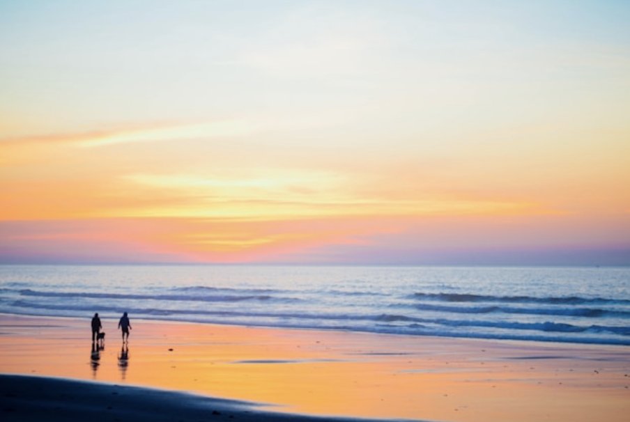 NHCoastalLiving's tweet image. ☀️ Where is your 😊happy place—at home, in a favorite vacation spot, or somewhere else entirely? Share the place that brings you the most joy and why! 
#HappyPlace #FeelGoodMoments #FavoriteSpot #annandjim 
Explore the New Hampshire Seacoast 
newhampshiremainerealestate.com/new-hampshire-…