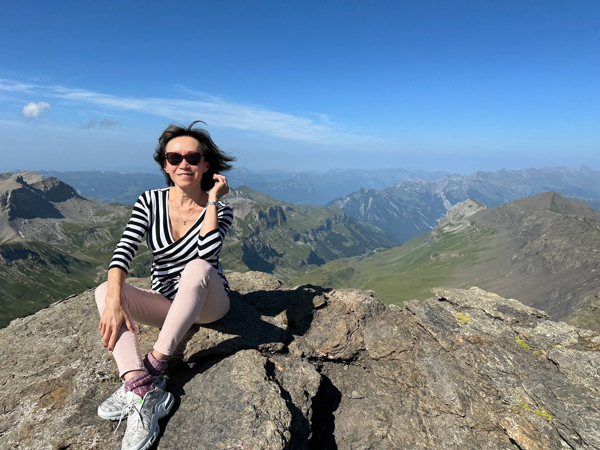 broker_jenny's tweet photo. #vacationmood
 #brokerjenny #jennywangauthor #girlwearsthoseshoes #jennywanghouston #switzerland
#homeawayfromhome 🇨🇭⛰️ https://t.co/pGuwr0kZPt