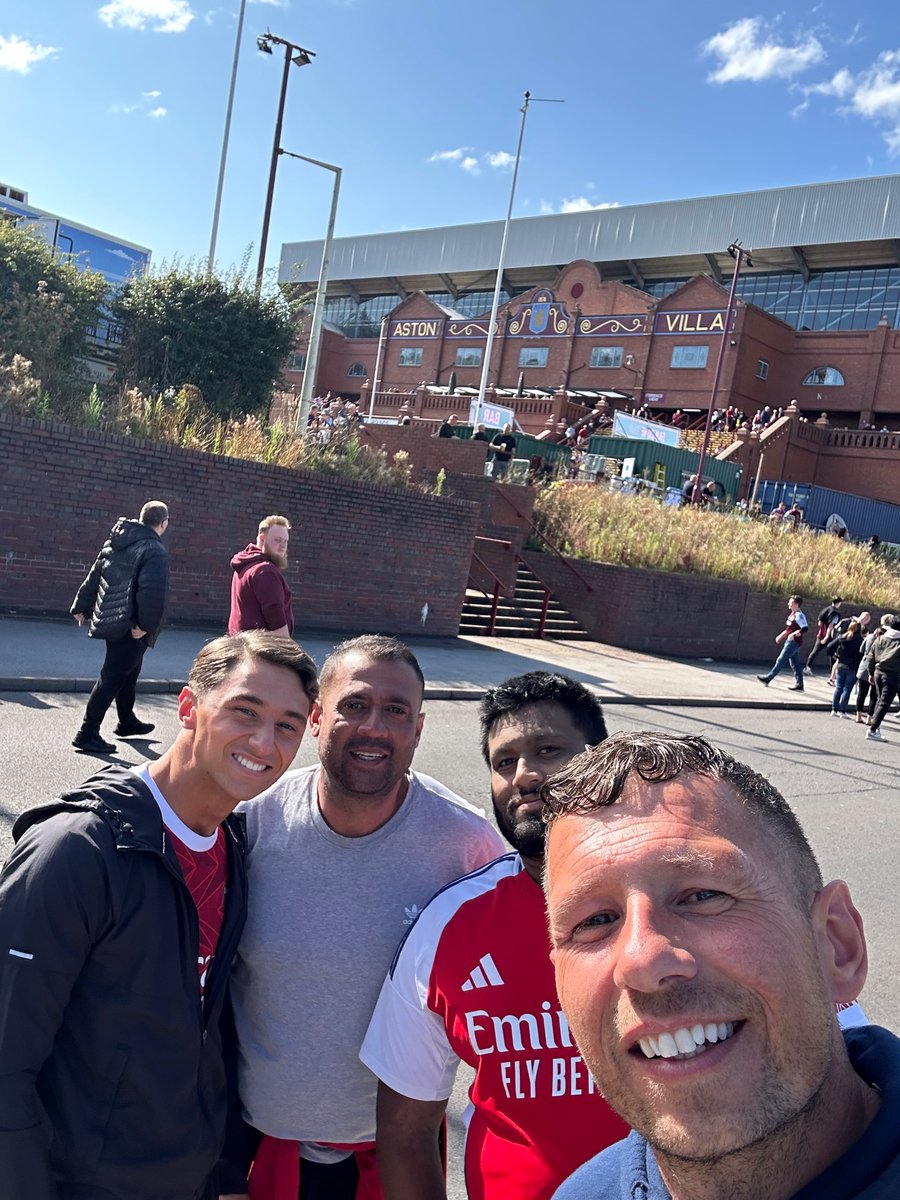 Lee Barker tweet media